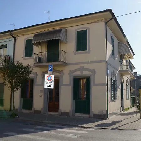 Сasa de vacaciones Villino Silvia Viareggio